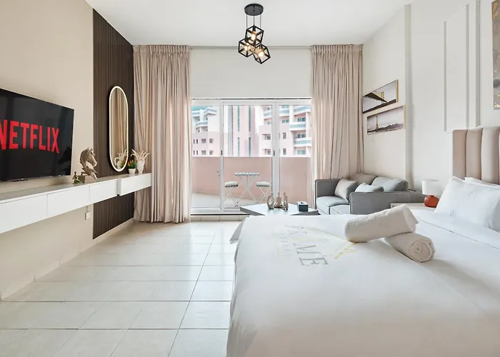 Chic Urban Studio - Discovery Gardens