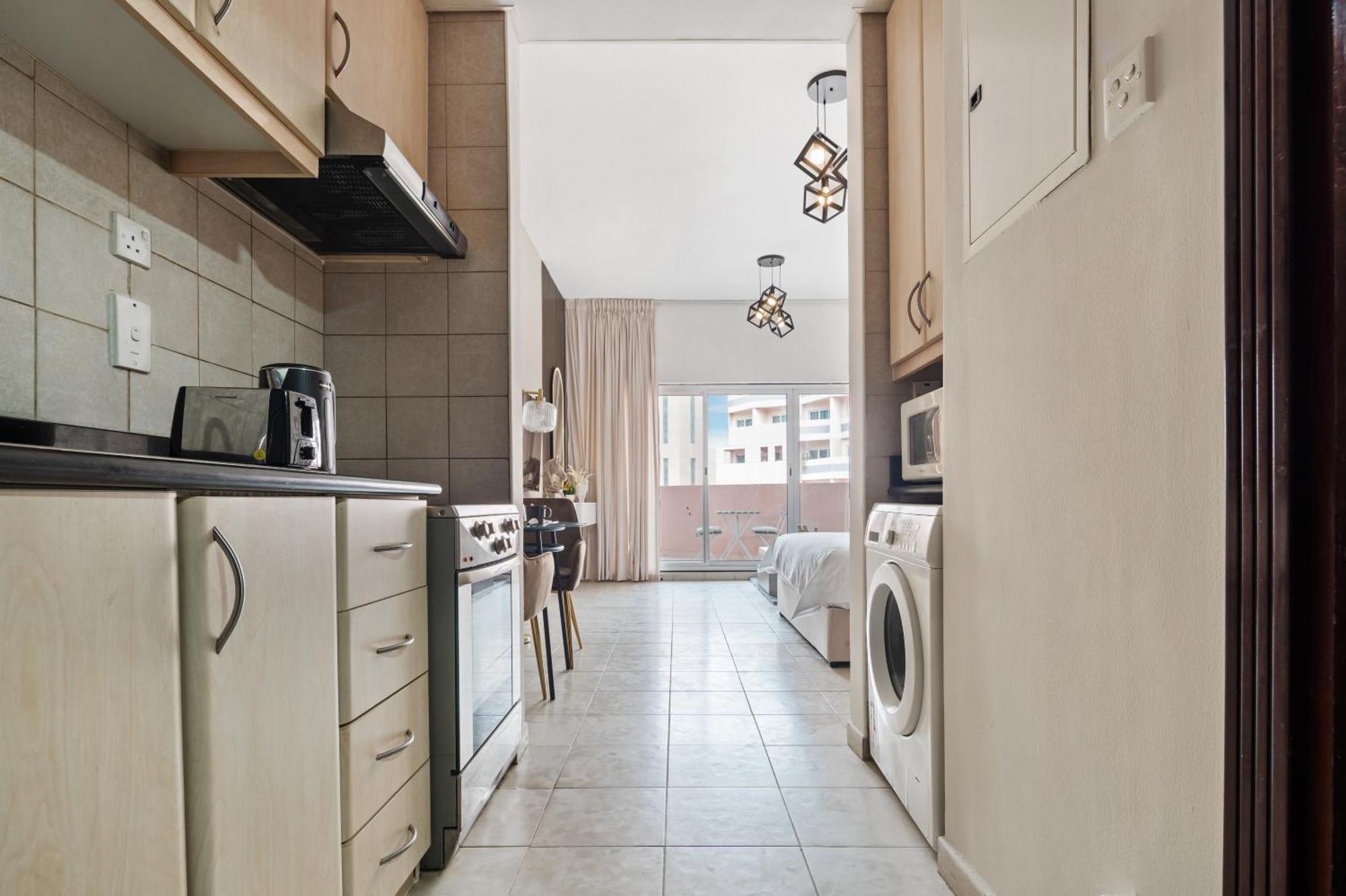Chic Urban - Discovery Gardens Apartment